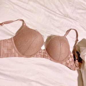 Lavender Victoria’s Secret bombshell bra 32C. NWOT